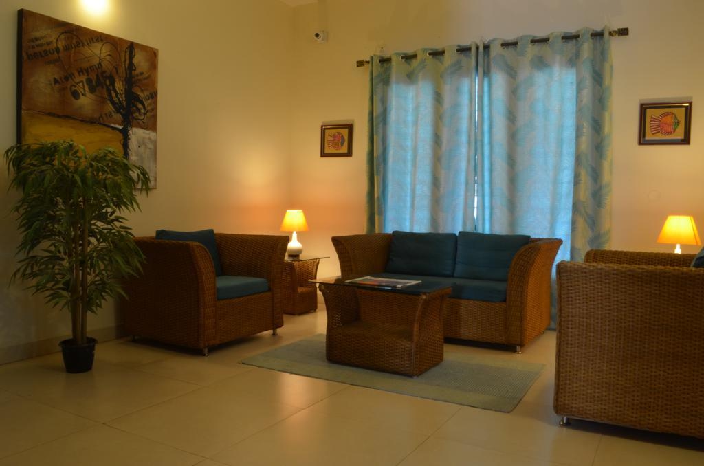 Luxtay Suites Bangalore Exterior foto